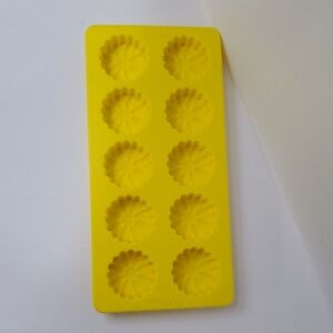 Wilton Sunflower Yellow Silicone Baking Mold